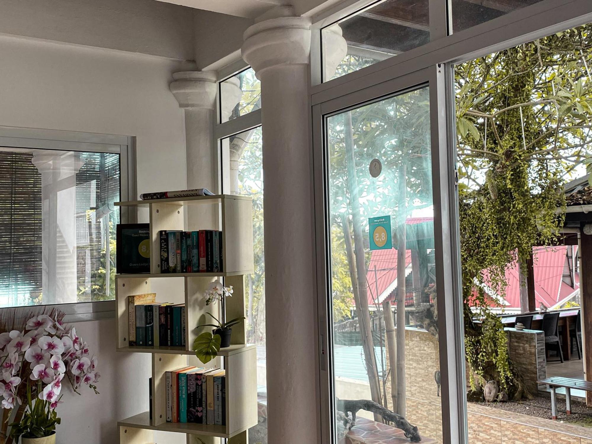 ไดเวอร์ลอดจ์เกสท์เฮาส์ Bed & Breakfast โบวาลง ภายนอก รูปภาพ