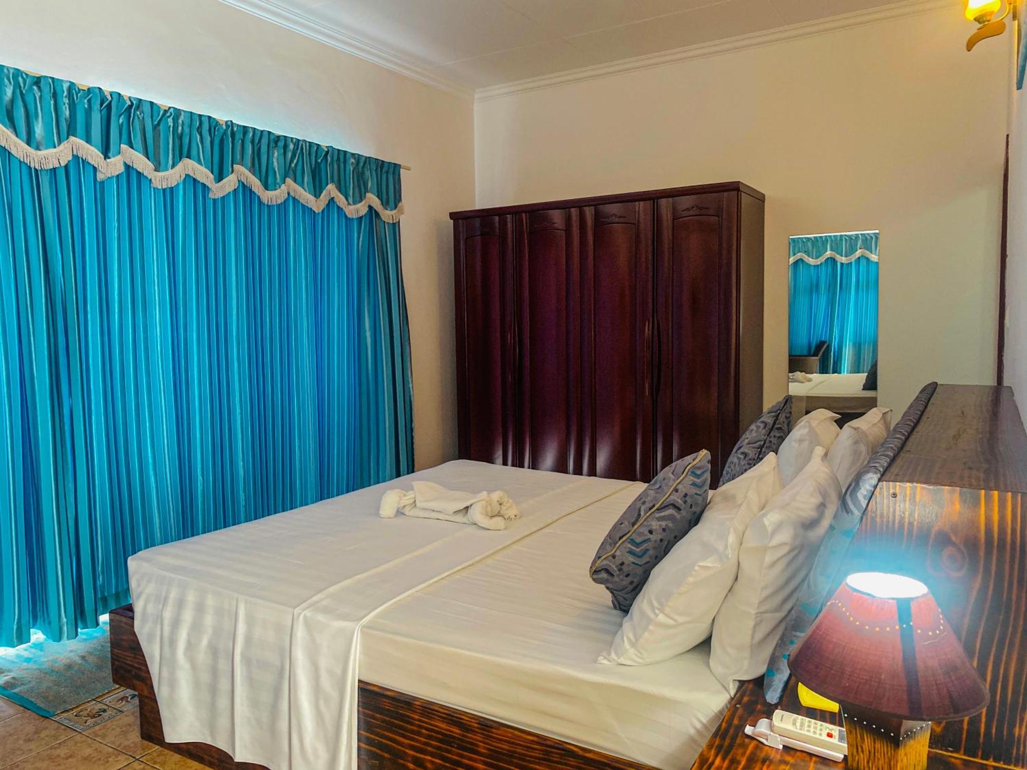 ไดเวอร์ลอดจ์เกสท์เฮาส์ Bed & Breakfast โบวาลง ภายนอก รูปภาพ